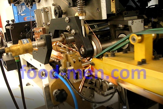 Can body welding machine figure 4: Instant welding of the longitudinal seam of the 3-piece can body