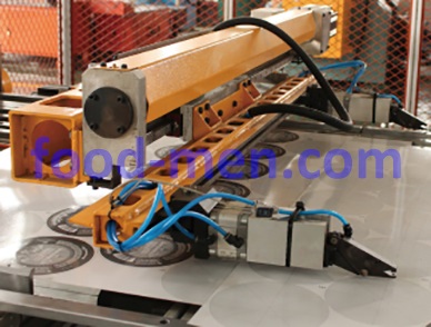 Picture 2 of the 2-piece can body making machines line: Feeding manipulator